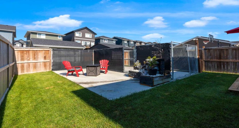 Park pad with removable fencing