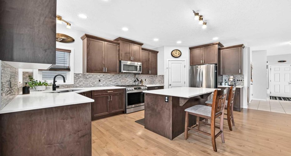 16 Sunrise Crescent, Cochrane, Alberta T4C0Z6, 3 Bedrooms Bedrooms, ,4 BathroomsBathrooms,Residential,For Sale,Sunrise,A2327265