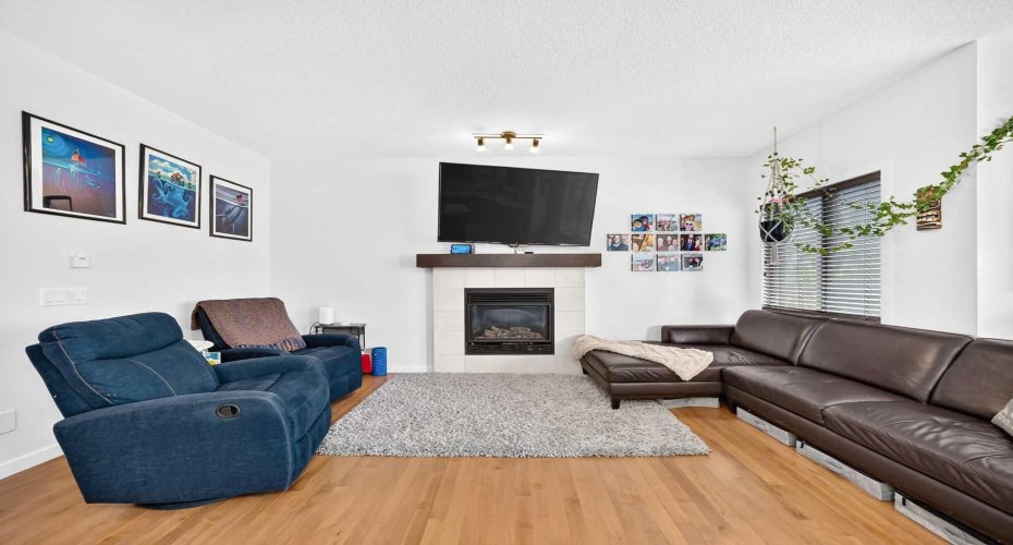16 Sunrise Crescent, Cochrane, Alberta T4C0Z6, 3 Bedrooms Bedrooms, ,4 BathroomsBathrooms,Residential,For Sale,Sunrise,A2327265