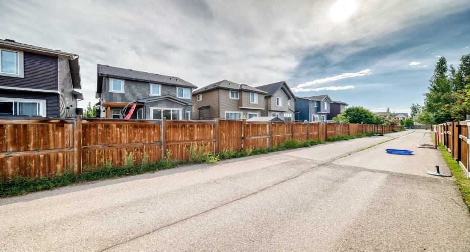 16 Sunrise Crescent, Cochrane, Alberta T4C0Z6, 3 Bedrooms Bedrooms, ,4 BathroomsBathrooms,Residential,For Sale,Sunrise,A2327265