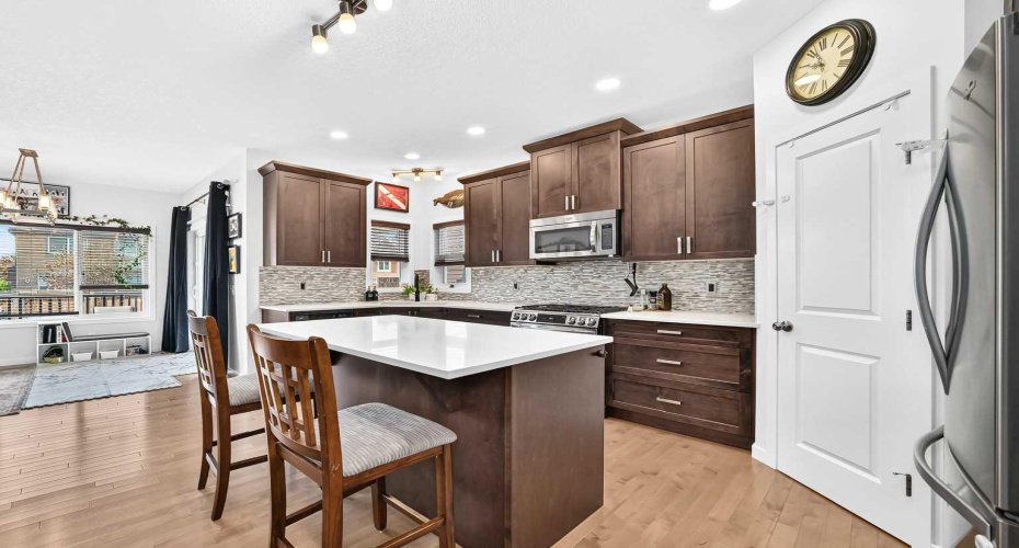 16 Sunrise Crescent, Cochrane, Alberta T4C0Z6, 3 Bedrooms Bedrooms, ,4 BathroomsBathrooms,Residential,For Sale,Sunrise,A2327265