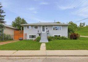 7403 20 Street, Calgary, Alberta T2C 0P9, 5 Bedrooms Bedrooms, ,2 BathroomsBathrooms,Residential,For Sale,20,A2328645