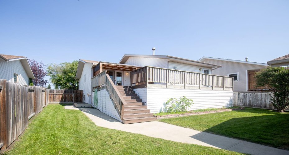 51 Duston Street, Red Deer, Alberta T4R 2K4, 5 Bedrooms Bedrooms, ,3 BathroomsBathrooms,Residential,For Sale,Duston,A2328750