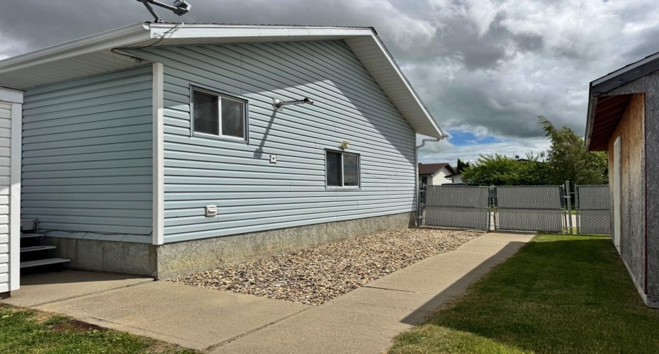 11300 110 Avenue Crescent, Fairview, Alberta T0H 1L0, 4 Bedrooms Bedrooms, ,2 BathroomsBathrooms,Residential,For Sale,110,A2328756