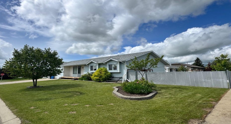 11300 110 Avenue Crescent, Fairview, Alberta T0H 1L0, 4 Bedrooms Bedrooms, ,2 BathroomsBathrooms,Residential,For Sale,110,A2328756