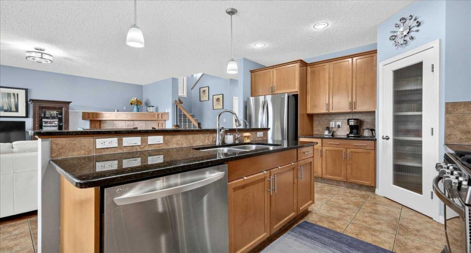 18 Copperstone Drive, Calgary, Alberta T2Z 0P2, 3 Bedrooms Bedrooms, ,3 BathroomsBathrooms,Residential,For Sale,Copperstone,A2328839