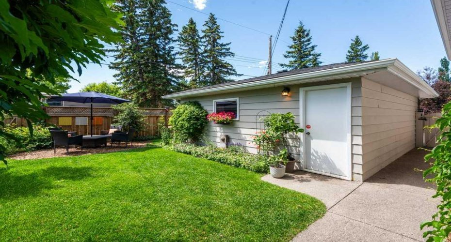 76 Chinook Drive, Calgary, Alberta T2V 2P9, 3 Bedrooms Bedrooms, ,2 BathroomsBathrooms,Residential,For Sale,Chinook,A2328841
