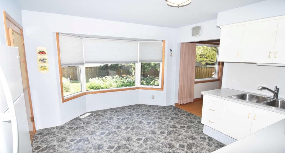 Bow Window Eating nook in the Kitchen, overlooks the backyard