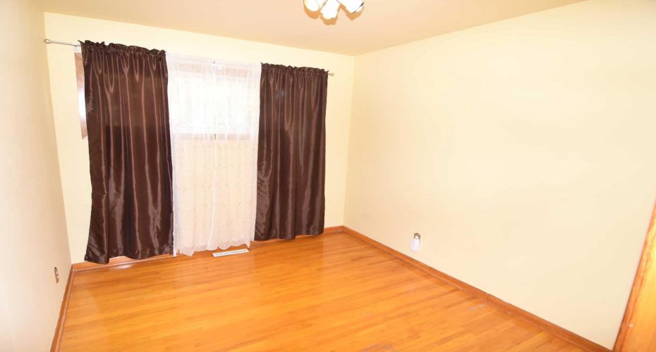 Third Bedroom with mirrored closet doors