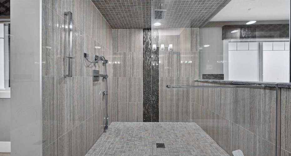 36 Rockyvale Green, Calgary, Alberta T3G 0E3, 5 Bedrooms Bedrooms, ,4 BathroomsBathrooms,Residential,For Sale,Rockyvale,A2328863