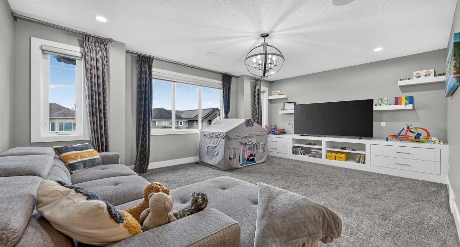 36 Rockyvale Green, Calgary, Alberta T3G 0E3, 5 Bedrooms Bedrooms, ,4 BathroomsBathrooms,Residential,For Sale,Rockyvale,A2328863
