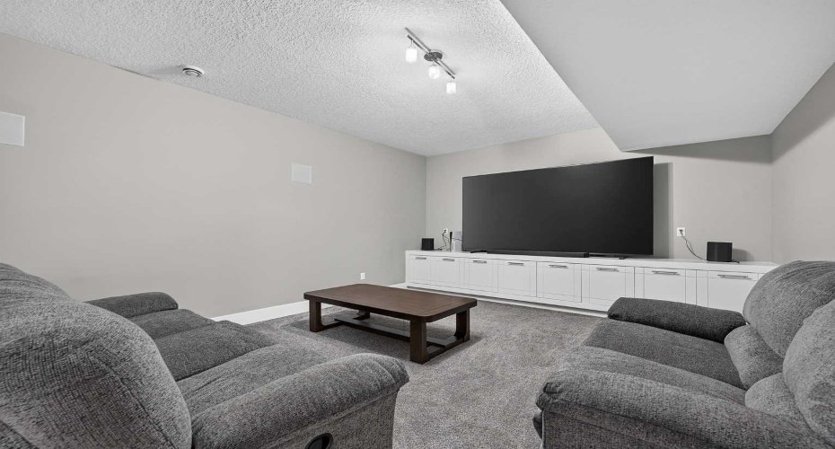 36 Rockyvale Green, Calgary, Alberta T3G 0E3, 5 Bedrooms Bedrooms, ,4 BathroomsBathrooms,Residential,For Sale,Rockyvale,A2328863