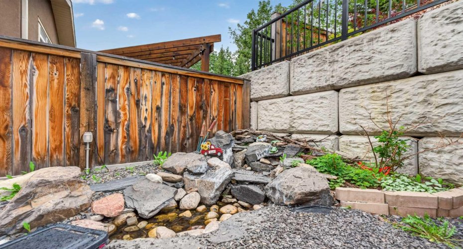 36 Rockyvale Green, Calgary, Alberta T3G 0E3, 5 Bedrooms Bedrooms, ,4 BathroomsBathrooms,Residential,For Sale,Rockyvale,A2328863