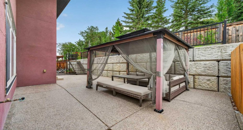 36 Rockyvale Green, Calgary, Alberta T3G 0E3, 5 Bedrooms Bedrooms, ,4 BathroomsBathrooms,Residential,For Sale,Rockyvale,A2328863
