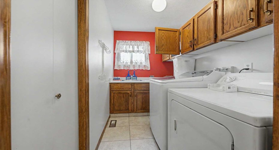 75 Deerbrook Road, Calgary, Alberta T2J 6G5, 4 Bedrooms Bedrooms, ,3 BathroomsBathrooms,Residential,For Sale,Deerbrook,A2328881
