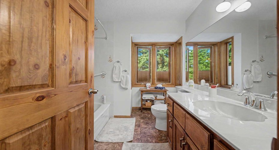 75 Deerbrook Road, Calgary, Alberta T2J 6G5, 4 Bedrooms Bedrooms, ,3 BathroomsBathrooms,Residential,For Sale,Deerbrook,A2328881