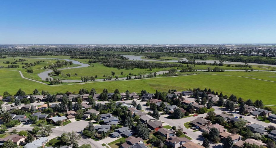 75 Deerbrook Road, Calgary, Alberta T2J 6G5, 4 Bedrooms Bedrooms, ,3 BathroomsBathrooms,Residential,For Sale,Deerbrook,A2328881