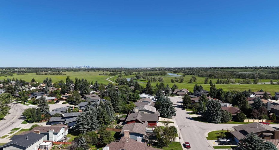 75 Deerbrook Road, Calgary, Alberta T2J 6G5, 4 Bedrooms Bedrooms, ,3 BathroomsBathrooms,Residential,For Sale,Deerbrook,A2328881