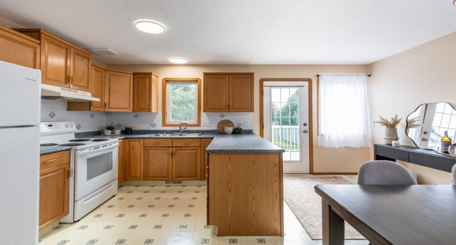 367 Woodman Avenue, Medicine Hat, Alberta T1A 8T6, 4 Bedrooms Bedrooms, ,2 BathroomsBathrooms,Residential,For Sale,Woodman,A2328885