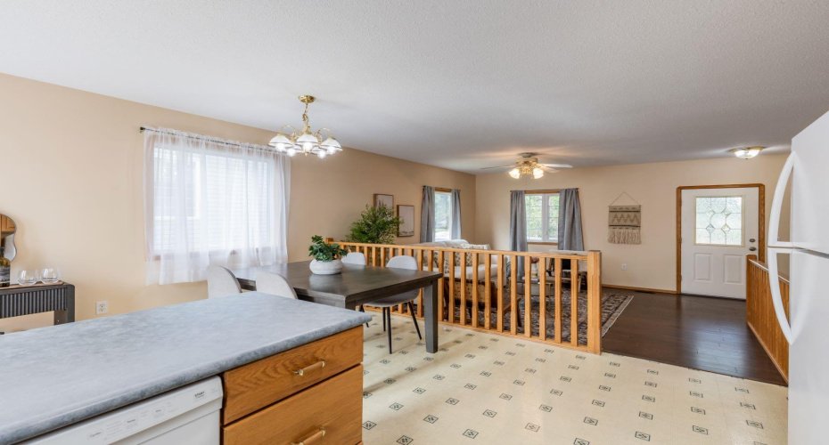 367 Woodman Avenue, Medicine Hat, Alberta T1A 8T6, 4 Bedrooms Bedrooms, ,2 BathroomsBathrooms,Residential,For Sale,Woodman,A2328885