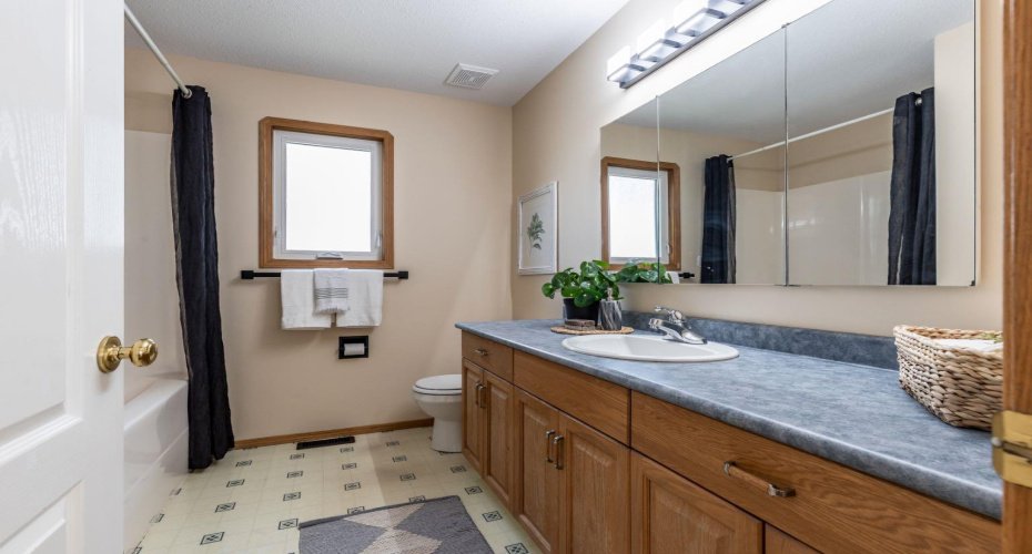 367 Woodman Avenue, Medicine Hat, Alberta T1A 8T6, 4 Bedrooms Bedrooms, ,2 BathroomsBathrooms,Residential,For Sale,Woodman,A2328885