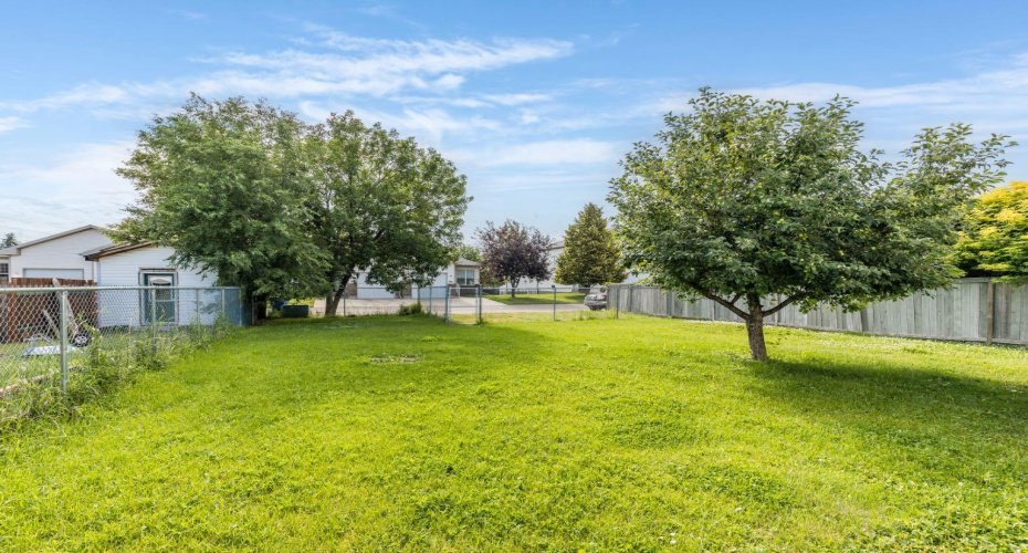 367 Woodman Avenue, Medicine Hat, Alberta T1A 8T6, 4 Bedrooms Bedrooms, ,2 BathroomsBathrooms,Residential,For Sale,Woodman,A2328885