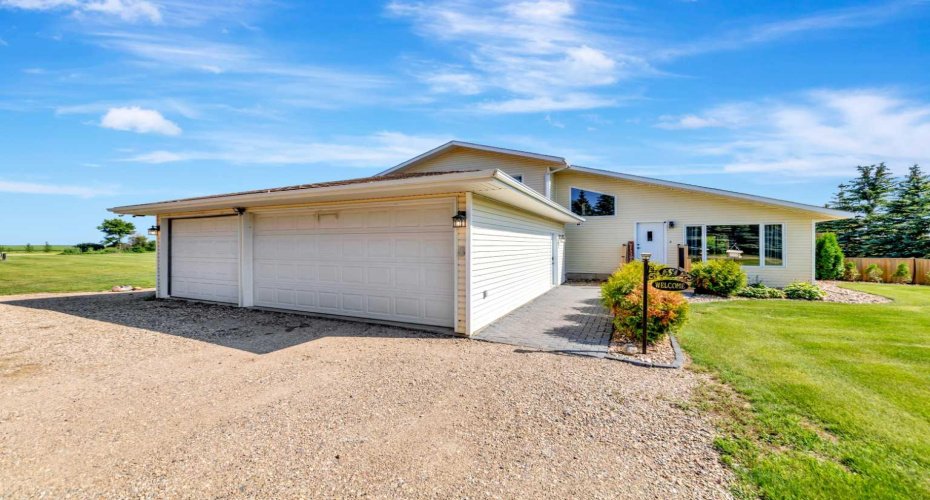 48541 Range Road 3263, Rural, Saskatchewan S0M 1R0, 4 Bedrooms Bedrooms, ,2 BathroomsBathrooms,Residential,For Sale,Range Road 3263,A2328911