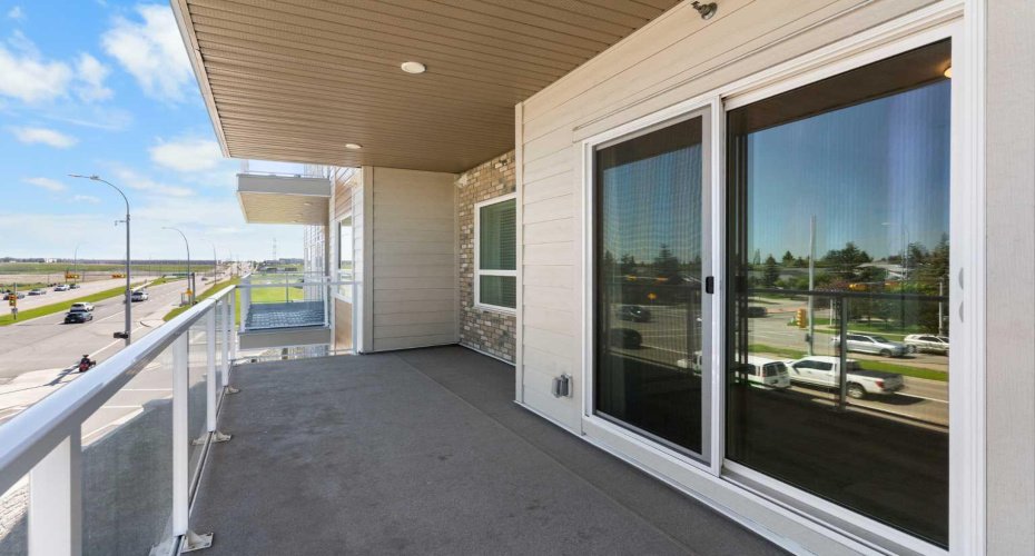 Expansive Balcony