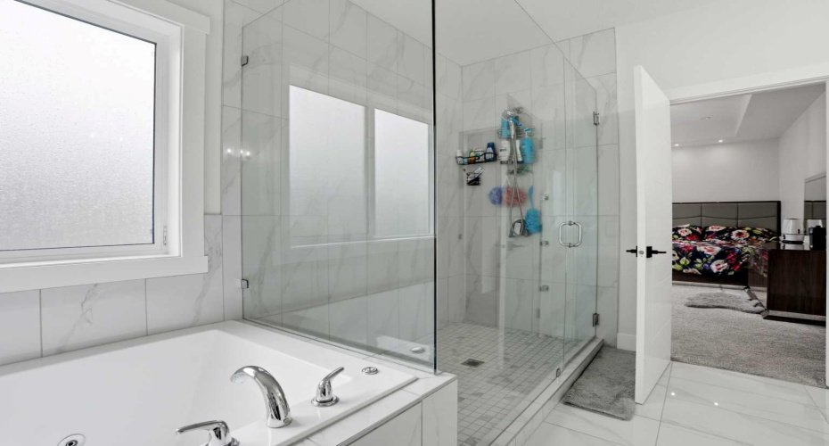 166 Kinniburgh Crescent, Chestermere, Alberta T1X 1Y1, 7 Bedrooms Bedrooms, ,5 BathroomsBathrooms,Residential,For Sale,Kinniburgh,A2328973