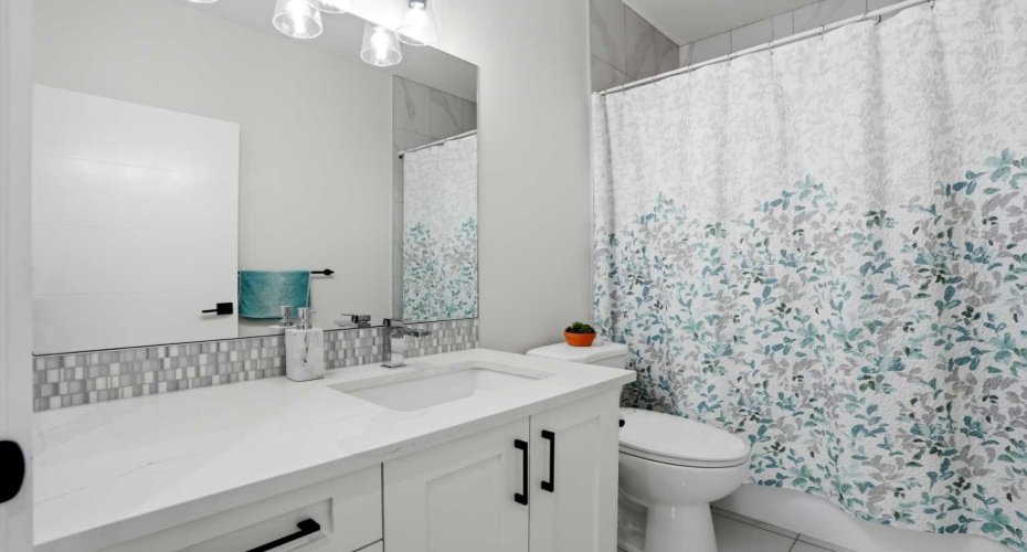 166 Kinniburgh Crescent, Chestermere, Alberta T1X 1Y1, 7 Bedrooms Bedrooms, ,5 BathroomsBathrooms,Residential,For Sale,Kinniburgh,A2328973