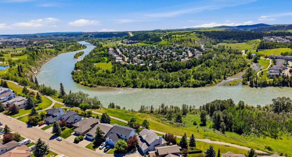 39 West Terrace Crescent, Cochrane, Alberta T4C 1R7, 4 Bedrooms Bedrooms, ,3 BathroomsBathrooms,Residential,For Sale,West Terrace,A2329007
