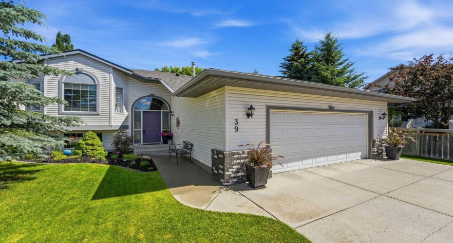 39 West Terrace Crescent, Cochrane, Alberta T4C 1R7, 4 Bedrooms Bedrooms, ,3 BathroomsBathrooms,Residential,For Sale,West Terrace,A2329007