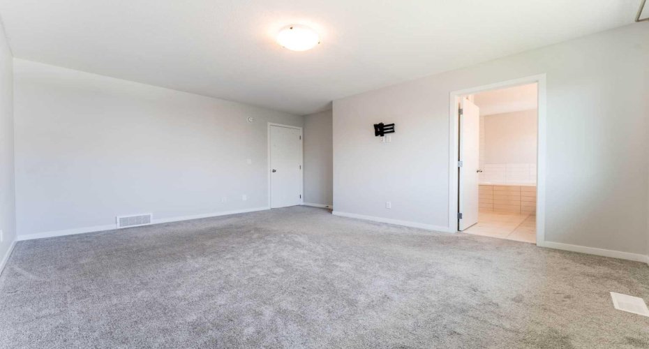 16 West Grove Link, Calgary, Alberta T3H 6E3, 7 Bedrooms Bedrooms, ,4 BathroomsBathrooms,Residential,For Sale,West Grove,A2329009