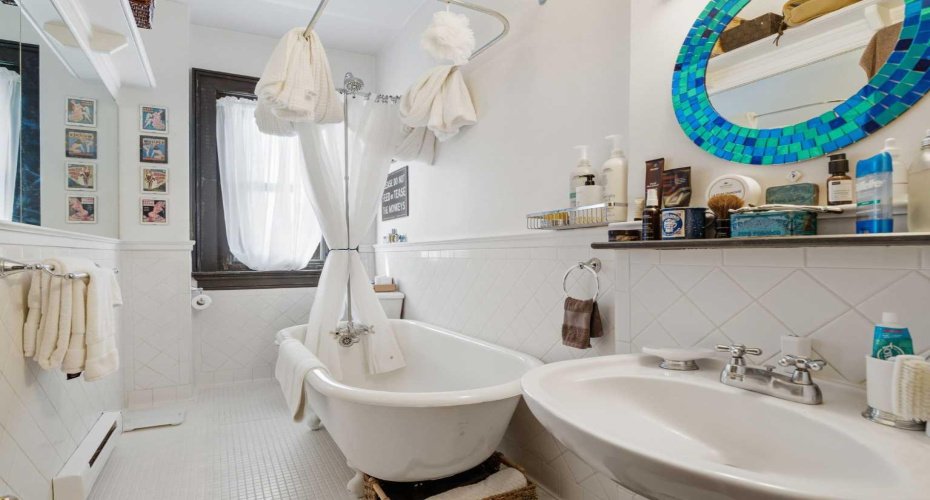 Reglazed original cast iron soaking tub