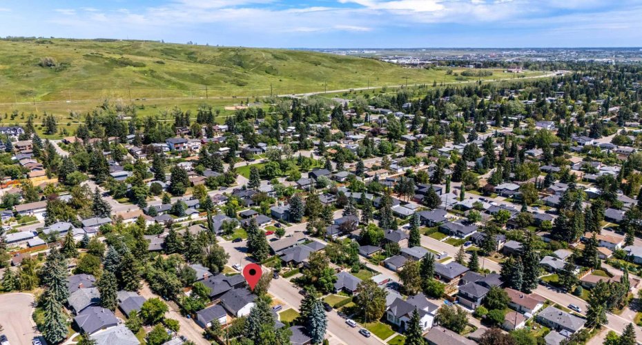 88 Cheyenne Crescent, Calgary, Alberta T2L0Z2, 4 Bedrooms Bedrooms, ,3 BathroomsBathrooms,Residential,For Sale,Cheyenne,A2329061