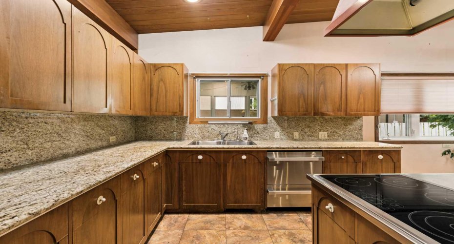 53 Massey Place, Calgary, Alberta T2V 2G6, 6 Bedrooms Bedrooms, ,4 BathroomsBathrooms,Residential,For Sale,Massey,A2329118