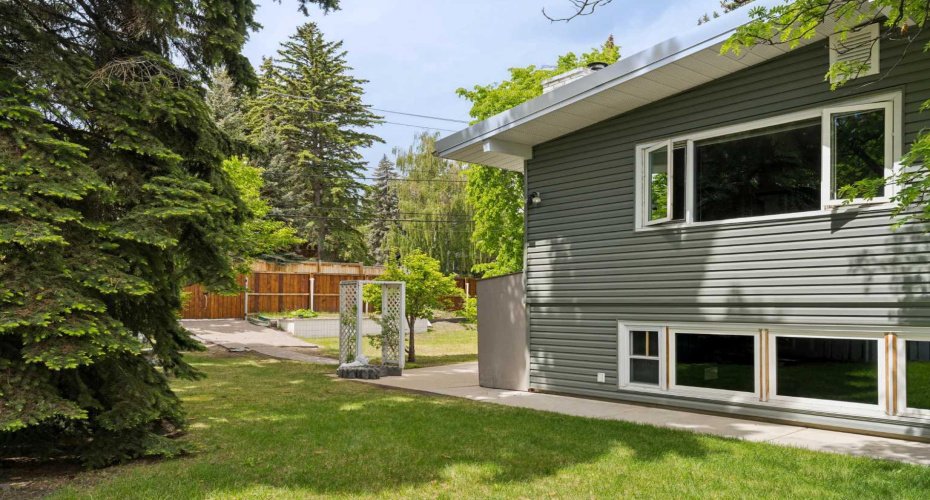53 Massey Place, Calgary, Alberta T2V 2G6, 6 Bedrooms Bedrooms, ,4 BathroomsBathrooms,Residential,For Sale,Massey,A2329118