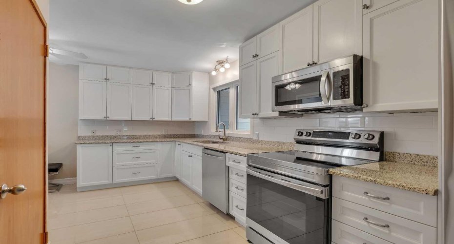 granite counter top  & upgraded cabinet
