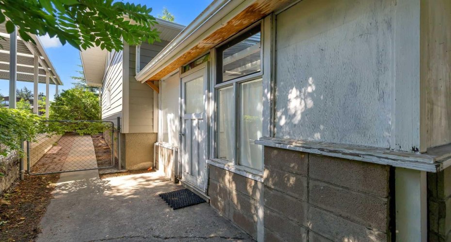 another door from side of the house  to sun room