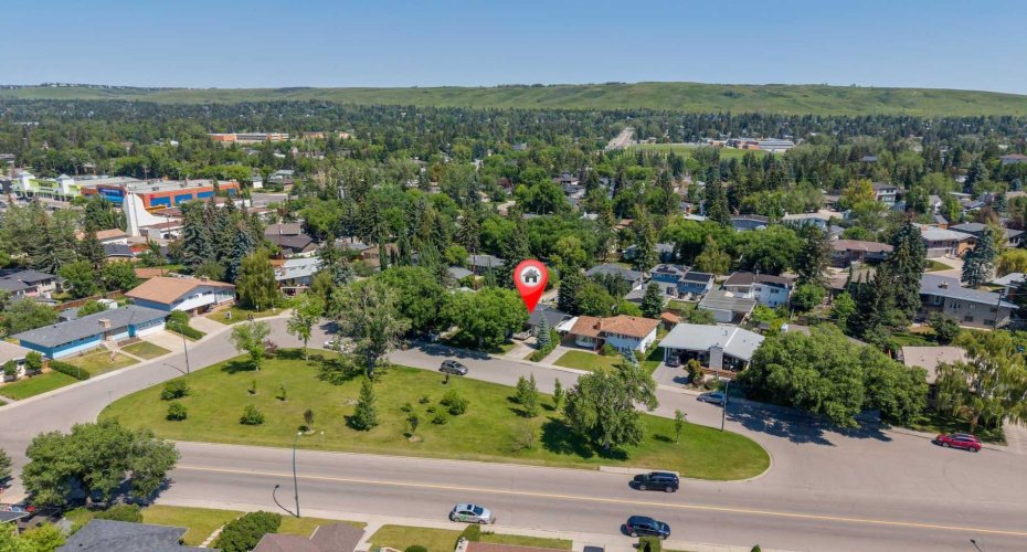 excellent location -- short walk to U of C, shopping mall and LRT station