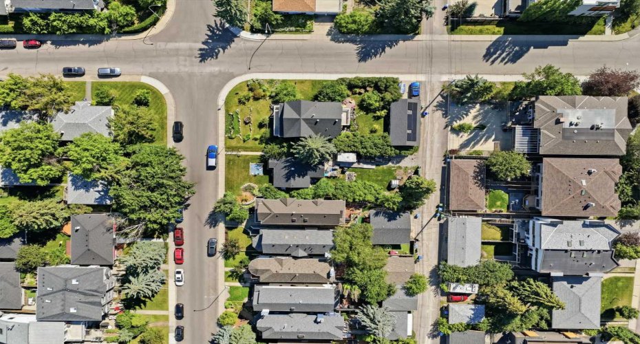 2205 27 Avenue, Calgary, Alberta T2T 1J1, 2 Bedrooms Bedrooms, ,1 BathroomBathrooms,Residential,For Sale,27,A2329139