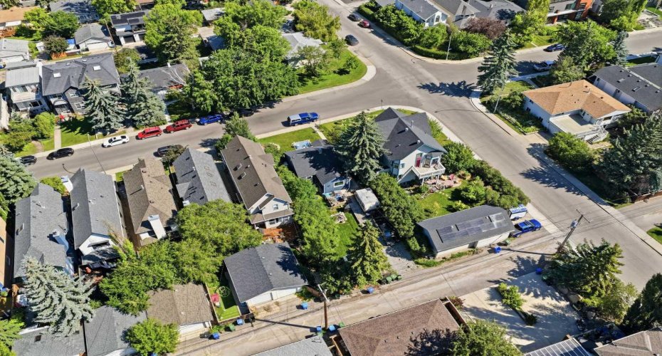 2205 27 Avenue, Calgary, Alberta T2T 1J1, 2 Bedrooms Bedrooms, ,1 BathroomBathrooms,Residential,For Sale,27,A2329139