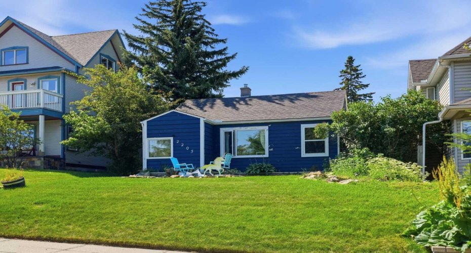 2205 27 Avenue, Calgary, Alberta T2T 1J1, 2 Bedrooms Bedrooms, ,1 BathroomBathrooms,Residential,For Sale,27,A2329139