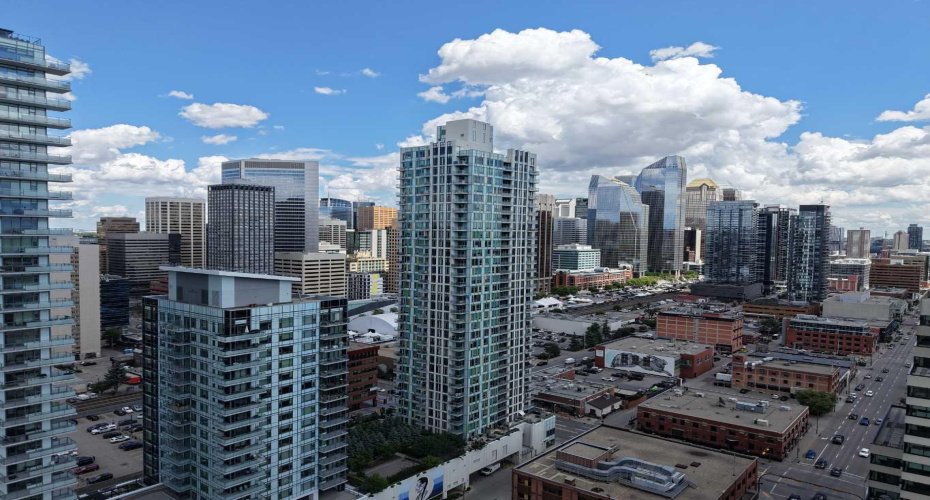 901 10 Avenue, Calgary, Alberta T2R 0B5, 2 Bedrooms Bedrooms, ,2 BathroomsBathrooms,Residential,For Sale,10,A2329167