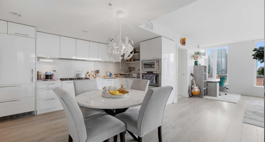 901 10 Avenue, Calgary, Alberta T2R 0B5, 2 Bedrooms Bedrooms, ,2 BathroomsBathrooms,Residential,For Sale,10,A2329167