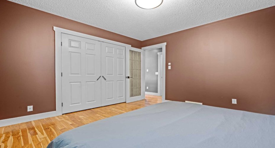 10619 Oakmoor Way, Calgary, Alberta T2W 1S7, 4 Bedrooms Bedrooms, ,2 BathroomsBathrooms,Residential,For Sale,Oakmoor,A2329198