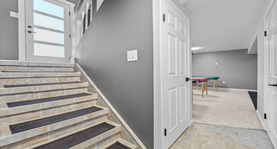 10619 Oakmoor Way, Calgary, Alberta T2W 1S7, 4 Bedrooms Bedrooms, ,2 BathroomsBathrooms,Residential,For Sale,Oakmoor,A2329198