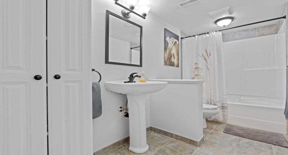10619 Oakmoor Way, Calgary, Alberta T2W 1S7, 4 Bedrooms Bedrooms, ,2 BathroomsBathrooms,Residential,For Sale,Oakmoor,A2329198