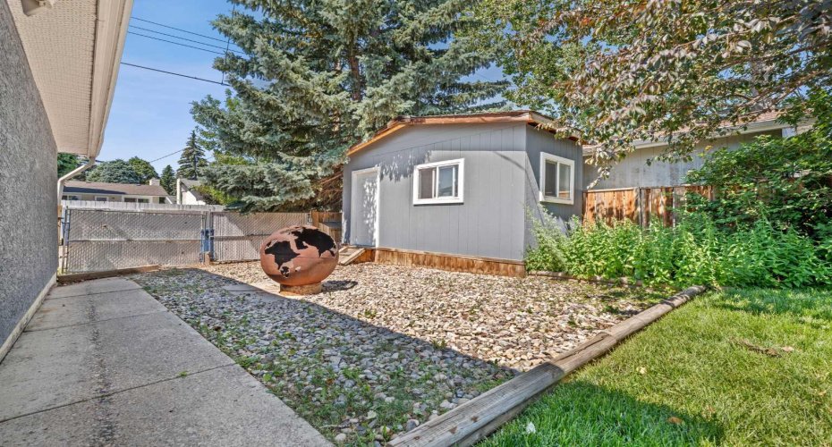 10619 Oakmoor Way, Calgary, Alberta T2W 1S7, 4 Bedrooms Bedrooms, ,2 BathroomsBathrooms,Residential,For Sale,Oakmoor,A2329198