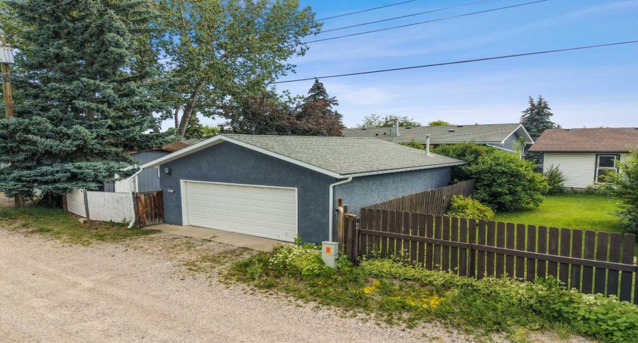 10619 Oakmoor Way, Calgary, Alberta T2W 1S7, 4 Bedrooms Bedrooms, ,2 BathroomsBathrooms,Residential,For Sale,Oakmoor,A2329198
